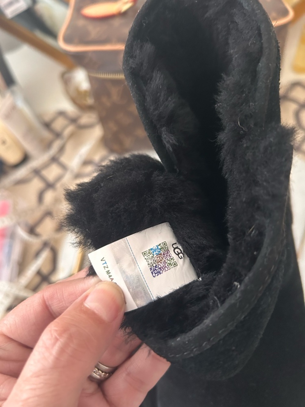 UGG Black Boot size 8 good condition - Picture 9 of 12